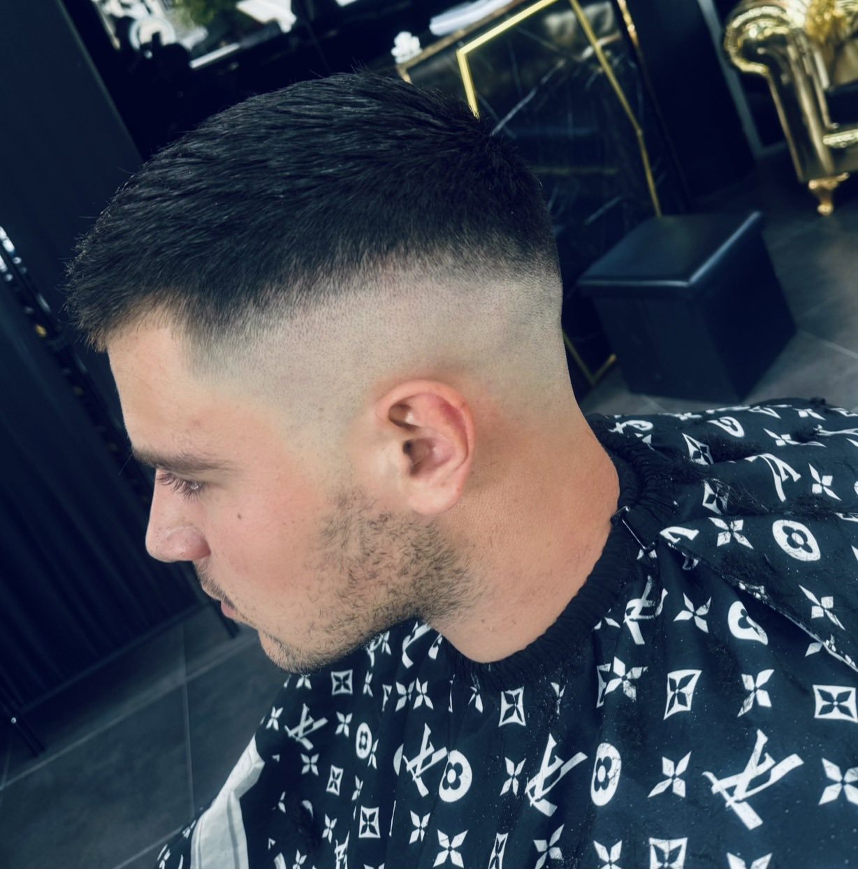 Mid skin fade, къс crop